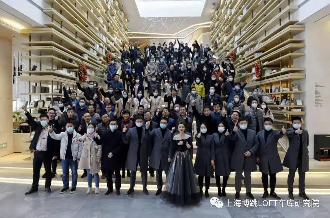 海西全国一百多人在华侨城汉口道6号参观研讨LOFT专利车库技术！